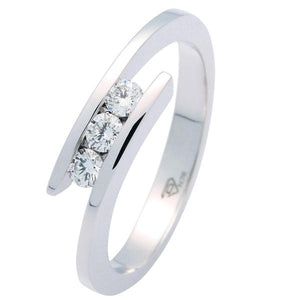 Alliance en or blanc 18 carats 3 diamants de 0.07 carat Couleur F Pureté SI 1-Alliances diamants-Marque:Référence: D1.14-OBMétal: Or blancTitre: 18 caratsPoids du métal: 3,50 GrType de pierre: Diamant(s)Poids: 0,07 CtForme - taille: Taille brillantCouleur: FPureté: SI1Comment choisir sa taille de doigt:cliquer pour découvrir notre guide des tailles imprimable-DIAM'S- -DIAM'S NC