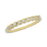 Alliance en or jaune sertie de diamants.-Alliances diamants-Marque:Référence: D1.247Métal: Or jauneTitre: 18 caratsPoids du métal: 2,20 GrType de pierre: Diamant(s)Poids: 0,18 CtForme - taille: Taille brillantCouleur: FPureté: SI1Comment choisir sa taille de doigt:cliquer pour découvrir notre guide des tailles imprimable-DIAM'S- -DIAM'S NC