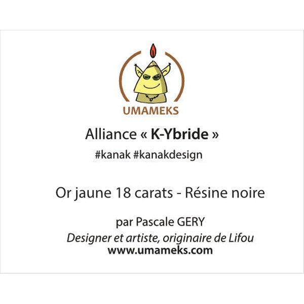 Alliance ruban en or jaune motifs K-YBRIDE largeur 5 mm.-Alliance or et argent-Marque:Référence: R.5-L10.37 60Métal: Or jauneTitre: 18 caratsPoids du métal: 4,20 GrComment choisir sa taille de doigt:cliquer pour découvrir notre guide des tailles imprimable-UMAMEKS- -DIAM'S NC