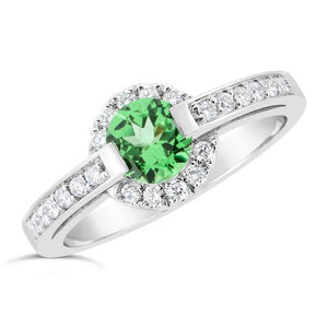 Bague en or blanc sertie de diamants et d'une tsavorite-Bagues pierres précieuses-Marque:Référence: D0.133-OBTSAMétal: Or blancTitre: 18 caratsPoids du métal: 3,60 GrType de pierre: TsavoritePoids: 0,64 CtForme - taille: RondeCouleur: VertType de pierre (2): Diamant(s)Poids (2): 0,22 CtForme - taille (2): Taille brillantCouleur (2): FPureté (2): SI1Comment choisir sa taille de doigt:cliquer pour découvrir notre guide des tailles imprimable-DIAM'S- -DIAM'S NC