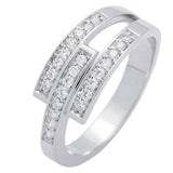 Bague en or blanc sertie de diamants.-Bagues diamants-Marque:Référence: D9.15-OBMétal: Or blancTitre: 18 caratsPoids du métal: 3,80 GrType de pierre: Diamant(s)Poids: 0,24 CtForme - taille: Taille brillantCouleur: FPureté: SI1Comment choisir sa taille de doigt:cliquer pour découvrir notre guide des tailles imprimable-DIAM'S- -DIAM'S NC