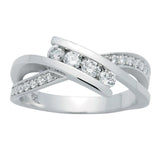 Bague en or blanc sertie de diamants.-Bagues diamants-Marque:Référence: D9.31-OBMétal: Or blancTitre: 18 caratsPoids du métal: 5,10 GrType de pierre: Diamant(s)Poids: 0,42 CtForme - taille: Taille brillantCouleur: FPureté: SI1Comment choisir sa taille de doigt:cliquer pour découvrir notre guide des tailles imprimable-DIAM'S- -DIAM'S NC