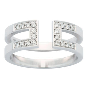 Bague en or blanc sertie de diamants.-Bagues diamants-Marque:Référence: D9.76-OBMétal: Or blancTitre: 18 caratsPoids du métal: 5,60 GrType de pierre: Diamant(s)Poids: 0,20 CtForme - taille: Taille brillantCouleur: FPureté: SI1Comment choisir sa taille de doigt:cliquer pour découvrir notre guide des tailles imprimable-DIAM'S- -DIAM'S NC