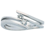 Bague en or blanc sertie de diamants.-Bagues diamants-Marque:Référence: D9.6/OBMétal: Or blancTitre: 18 caratsPoids du métal: 5,00 GrType de pierre: Diamant(s)Poids: 0,20 CtForme - taille: Taille brillantCouleur: FPureté: SI1Comment choisir sa taille de doigt:cliquer pour découvrir notre guide des tailles imprimable-DIAM'S- -DIAM'S NC