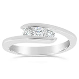 Bague en or blanc sertie de diamants.-Bagues diamants-Marque:Référence: D9.56-OBMétal: Or blancTitre: 18 caratsPoids du métal: 3,10 GrType de pierre: Diamant(s)Poids: 0,24 CtForme - taille: Taille brillantCouleur: FPureté: SI1Comment choisir sa taille de doigt:cliquer pour découvrir notre guide des tailles imprimable-DIAM'S- -DIAM'S NC