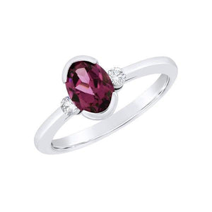 Bague en or blanc sertie de diamants. Une Rhodolite garnet 7x5-Bagues pierres précieuses-Marque:Référence: D9.141-OB-RHMétal: Or blancTitre: 18 caratsPoids du métal: 2,50 GrType de pierre: Rhodolite grenatPoids: 0,90 CtForme - taille: Taille ovaleCouleur: RoseType de pierre (2): Diamant(s)Poids (2): 0,08 CtForme - taille (2): Taille brillantCouleur (2): FPureté (2): SI1Comment choisir sa taille de doigt:cliquer pour découvrir notre guide des tailles imprimable-DIAM'S- -DIAM'S NC