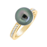 Bague en or jaune sertie de diamants et perle de Tahiti.-Bagues perle et diamant-Marque:Référence: D7.6-299Métal: Or jauneTitre: 18 caratsPoids du métal: 3,80 GrType de pierre: Perle(s) de TahitiForme - taille: RondePureté: AType de pierre (2): Diamant(s)Poids (2): 0,16 CtForme - taille (2): Taille brillantCouleur (2): FPureté (2): SI1Comment choisir sa taille de doigt:cliquer pour découvrir notre guide des tailles imprimable-DIAM'S- -DIAM'S NC