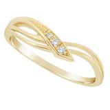 Bague en or jaune sertie de diamants.-Bagues diamants-Marque:Référence: D9.75Métal: Or jauneTitre: 18 caratsPoids du métal: 1,90 GrType de pierre: Diamant(s)Poids: 0,02 CtForme - taille: Taille brillantCouleur: FPureté: SI1Comment choisir sa taille de doigt:cliquer pour découvrir notre guide des tailles imprimable-DIAM'S- -DIAM'S NC