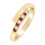 Bague en or jaune sertie de rubis et diamants.-Bagues pierres précieuses-Marque:Référence: D9.14-BTRUMétal: Or jauneTitre: 18 caratsPoids du métal: 3,30 GrType de pierre: Rubis(s)Poids: 0,04 CtForme - taille: RondeCouleur: RougeType de pierre (2): Diamant(s)Poids (2): 0,04 CtForme - taille (2): Taille brillantCouleur (2): FPureté (2): SI1Comment choisir sa taille de doigt:cliquer pour découvrir notre guide des tailles imprimable-DIAM'S- -DIAM'S NC