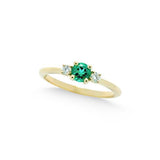 Bague en or jaune sertie d'une émeraude de synthèse et de diamants.-Bagues pierres précieuses-Marque:Référence: D9.224-EMLABMétal: Or jauneTitre: 18 caratsPoids du métal: 1,90 GrType de pierre: Emeraude de laboratoirePoids: 0,25 CtForme - taille: Taille brillantCouleur: VertType de pierre (2): Diamant(s)Poids (2): 0,08 CtForme - taille (2): Taille brillantCouleur (2): FPureté (2): SI1Comment choisir sa taille de doigt:cliquer pour découvrir notre guide des tailles imprimable-DIAM'S- -DIAM'S NC