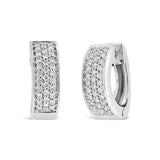 Boucle d'oreilles en or blanc sertie de diamants.-Boucles d'oreilles diamants-Marque:Référence: D6.18-OBMétal: Or blancTitre: 18 caratsPoids du métal: 7,10 GrType de pierre: Diamant(s)Poids: 0,64 CtForme - taille: Taille brillantCouleur: FPureté: SI1-DIAM'S- -DIAM'S NC