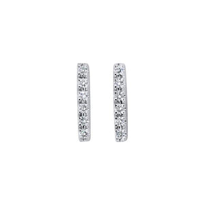 Boucles d'oreilles en or blanc serties de diamants.-Boucles d'oreilles diamants-Marque:Référence: D6.122-OBMétal: Or blancTitre: 18 caratsPoids du métal: 0,50 GrType de pierre: Diamant(s)Poids: 0,04 CtForme - taille: Taille brillantCouleur: FPureté: SI1-DIAM'S- -DIAM'S NC