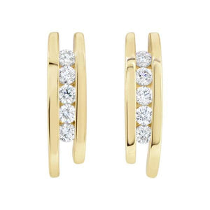 Boucles d'oreilles en or jaune serties de diamants.-Boucles d'oreilles diamants-Marque:Référence: D6.30Métal: Or jauneTitre: 18 caratsPoids du métal: 1,80 GrType de pierre: Diamant(s)Poids: 0,20 CtForme - taille: Taille brillantCouleur: FPureté: SI1-DIAM'S- -DIAM'S NC