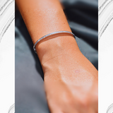 Bracelet en or blanc serti de diamants.-Bracelets diamants-Marque:Référence: D4.35-OBMétal: Or blancTitre: 18 caratsPoids du métal: 12,20 GrType de pierre: Diamant(s)Poids: 0,47 CtForme - taille: Taille brillantCouleur: FPureté: SI1-DIAM'S- -DIAM'S NC