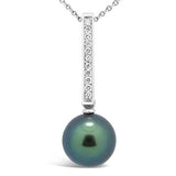 Pendentif en or blanc serti de diamants et perle de Tahiti-Pendentifs & Colliers perle et diamants-Marque:Référence: D3.49-OBMétal: Or blancTitre: 18 caratsPoids du métal: 1,50 GrType de pierre: Perle(s) de TahitiForme - taille: RondePureté: AType de pierre (2): Diamant(s)Poids (2): 0,11 CtForme - taille (2): Taille brillantCouleur (2): FPureté (2): SI1-DIAM'S- -DIAM'S NC
