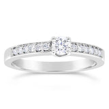 Solitaire en or blanc serti de diamants.-Solitaires accompagnés-Marque:Référence: D0.64-OBMétal: Or blancTitre: 18 caratsPoids du métal: 2,80 GrType de pierre: Diamant(s)Poids: 0,15 CtForme - taille: Taille brillantCouleur: FPureté: SI1Type de pierre (2): Diamant(s)Poids (2): 0,12 CtForme - taille (2): Taille brillantCouleur (2): FPureté (2): SI1Comment choisir sa taille de doigt:cliquer pour découvrir notre guide des tailles imprimable-DIAM'S- -DIAM'S NC