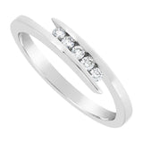 Alliance en or blanc sertie de diamants-Alliances diamants-Marque:Référence: D1.98-OBMétal: Or blancTitre: 18 caratsPoids du métal: 2,60 GrType de pierre: Diamant(s)Poids: 0,10 CtForme - taille: Taille brillantCouleur: FPureté: SI1Comment choisir sa taille de doigt:cliquer pour découvrir notre guide des tailles imprimable-DIAM'S- -DIAM'S NC