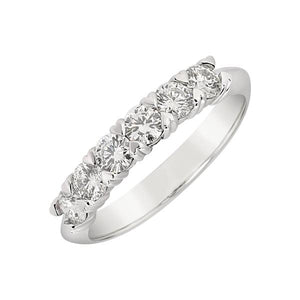 Alliance en or blanc sertie de diamants.-Alliances diamants-Marque:Référence: D1.15-OBMétal: Or blancTitre: 18 caratsPoids du métal: 2,00 GrType de pierre: Diamant(s)Poids: 0,60 CtForme - taille: Taille brillantCouleur: FPureté: SI1Comment choisir sa taille de doigt:cliquer pour découvrir notre guide des tailles imprimable-DIAM'S- -DIAM'S NC