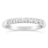 Alliance en or blanc sertie de diamants.-Alliances diamants-Marque:Référence: D1.36-OBMétal: Or blancTitre: 18 caratsPoids du métal: 2,60 GrType de pierre: Diamant(s)Poids: 0,28 CtForme - taille: Taille brillantCouleur: FPureté: SI1Comment choisir sa taille de doigt:cliquer pour découvrir notre guide des tailles imprimable-DIAM'S- -DIAM'S NC