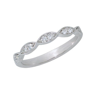 Alliance en or blanc sertie de diamants.-Alliances diamants-Marque:Référence: D1.246-OBMétal: Or blancTitre: 18 caratsPoids du métal: 2,20 GrType de pierre: Diamant(s)Poids: 0,20 CtForme - taille: Taille brillantCouleur: FPureté: SI1Comment choisir sa taille de doigt:cliquer pour découvrir notre guide des tailles imprimable-DIAM'S- -DIAM'S NC