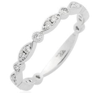 Alliance en or blanc sertie de diamants.-Alliances diamants-Marque:Référence: D1.165-OBMétal: Or blancTitre: 18 caratsPoids du métal: 1,70 GrType de pierre: Diamant(s)Poids: 0,26 CtForme - taille: Taille brillantCouleur: FPureté: SI1Type de pierre (2): Poids (2): 0,14 CtForme - taille (2): Couleur (2): Pureté (2): Comment choisir sa taille de doigt:cliquer pour découvrir notre guide des tailles imprimable-DIAM'S- -DIAM'S NC