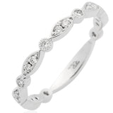 Alliance en or blanc sertie de diamants.-Alliances diamants-Marque:Référence: D1.165-OBMétal: Or blancTitre: 18 caratsPoids du métal: 1,70 GrType de pierre: Diamant(s)Poids: 0,26 CtForme - taille: Taille brillantCouleur: FPureté: SI1Type de pierre (2): Poids (2): 0,14 CtForme - taille (2): Couleur (2): Pureté (2): Comment choisir sa taille de doigt:cliquer pour découvrir notre guide des tailles imprimable-DIAM'S- -DIAM'S NC