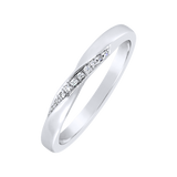 Alliance en or blanc sertie de diamants.-Alliances diamants-Marque:Référence: D1.198-OB 53Métal: Or blancTitre: 18 caratsPoids du métal: 2,40 GrType de pierre: Diamant(s)Poids: 0,03 CtForme - taille: Taille brillantCouleur: FPureté: SI1Comment choisir sa taille de doigt:cliquer pour découvrir notre guide des tailles imprimable-DIAM'S- -DIAM'S NC