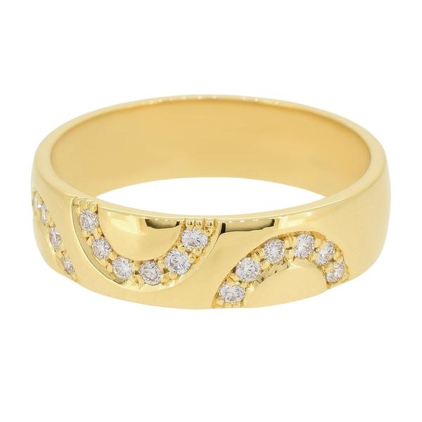 Alliance en or jaune sertie de diamants.-Alliances diamants-Marque:Référence: D1.95Métal: Or jauneTitre: 18 caratsPoids du métal: 4,40 GrType de pierre: Diamant(s)Poids: 0,18 CtForme - taille: Taille brillantCouleur: FPureté: SI1Comment choisir sa taille de doigt:cliquer pour découvrir notre guide des tailles imprimable-DIAM'S- -DIAM'S NC