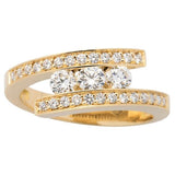 Alliance en or jaune sertie de diamants.-Alliances diamants-Marque:Référence: D1.72Métal: Or jauneTitre: 18 caratsPoids du métal: 4,40 GrType de pierre: Diamant(s)Poids: 0,71 CtForme - taille: Taille brillantCouleur: FPureté: SI1Comment choisir sa taille de doigt:cliquer pour découvrir notre guide des tailles imprimable-DIAM'S- -DIAM'S NC