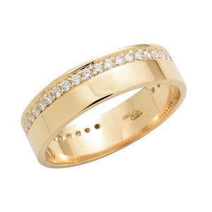 Alliance en or jaune sertie de diamants.-Alliances diamants-Marque:Référence: D1.266Métal: Or jauneTitre: 18 caratsPoids du métal: 4,50 GrType de pierre: Diamant(s)Poids: 0,37 CtForme - taille: Taille brillantCouleur: FPureté: SI1Comment choisir sa taille de doigt:cliquer pour découvrir notre guide des tailles imprimable-DIAM'S- -DIAM'S NC