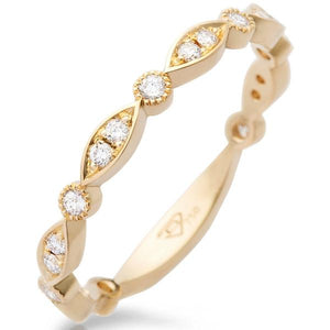 Alliance en or jaune sertie de diamants.-Alliances diamants-Marque:Référence: D1.165Métal: Or jauneTitre: 18 caratsPoids du métal: 1,70 GrType de pierre: Diamant(s)Poids: 0,26 CtForme - taille: Taille brillantCouleur: FPureté: SI1Type de pierre (2): Diamant(s)Poids (2): 0,02 CtForme - taille (2): Taille brillantCouleur (2): FPureté (2): SI1Comment choisir sa taille de doigt:cliquer pour découvrir notre guide des tailles imprimable-DIAM'S- -DIAM'S NC