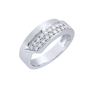 Bague en or blanc sertie de diamants.-Bagues diamants-Marque:Référence: D2.36-OBMétal: Or blancTitre: 18 caratsPoids du métal: 6,60 GrType de pierre: Diamant(s)Poids: 0,36 CtForme - taille: Taille brillantCouleur: FPureté: SI1Comment choisir sa taille de doigt:cliquer pour découvrir notre guide des tailles imprimable-DIAM'S- -DIAM'S NC