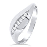 Bague en or blanc sertie de diamants.-Bagues diamants-Marque:Référence: D9.12-OBMétal: Or blancTitre: 18 caratsPoids du métal: 2,20 GrType de pierre: Diamant(s)Poids: 0,07 CtForme - taille: Taille brillantCouleur: FPureté: SI1Comment choisir sa taille de doigt:cliquer pour découvrir notre guide des tailles imprimable-DIAM'S- -DIAM'S NC