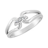 Bague en or blanc sertie de diamants.-Bagues diamants-Marque:Référence: D9.52-OBMétal: Or blancTitre: 18 caratsPoids du métal: 2,40 GrType de pierre: Diamant(s)Poids: 0,03 CtForme - taille: Taille brillantCouleur: FPureté: SI1Comment choisir sa taille de doigt:cliquer pour découvrir notre guide des tailles imprimable-DIAM'S- -DIAM'S NC