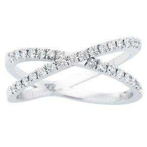 Bague en or blanc sertie de diamants.-Bagues diamants-Marque:Référence: D9.95-OBMétal: Or blancTitre: 18 caratsPoids du métal: 3,00 GrType de pierre: Diamant(s)Poids: 0,31 CtForme - taille: Taille brillantCouleur: FPureté: SI1Comment choisir sa taille de doigt:cliquer pour découvrir notre guide des tailles imprimable-DIAM'S- -DIAM'S NC