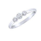 Bague en or blanc sertie de diamants.-Bagues diamants-Marque:Référence: D9.140-OBMétal: Or blancTitre: 18 caratsPoids du métal: 1,90 GrType de pierre: Diamant(s)Poids: 0,15 CtForme - taille: Taille brillantCouleur: FPureté: SI1Comment choisir sa taille de doigt:cliquer pour découvrir notre guide des tailles imprimable-DIAM'S- -DIAM'S NC