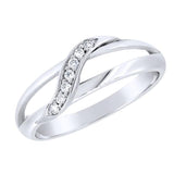 Bague en or blanc sertie de diamants.-Bagues diamants-Marque:Référence: D9.8-OBMétal: Or blancTitre: 18 caratsPoids du métal: 2,80 GrType de pierre: Diamant(s)Poids: 0,07 CtForme - taille: Taille brillantCouleur: FPureté: SI1Comment choisir sa taille de doigt:cliquer pour découvrir notre guide des tailles imprimable-DIAM'S- -DIAM'S NC