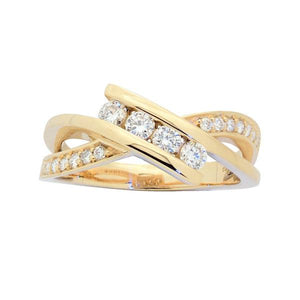 Bague en or jaune sertie de diamants.-Bagues diamants-Marque:Référence: D9.31Métal: Or jauneTitre: 18 caratsPoids du métal: 5,00 GrType de pierre: Diamant(s)Poids: 0,42 CtForme - taille: Taille brillantCouleur: FPureté: SI1Comment choisir sa taille de doigt:cliquer pour découvrir notre guide des tailles imprimable-DIAM'S- -DIAM'S NC
