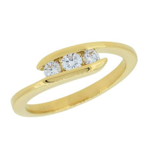 Bague en or jaune sertie de diamants.-Bagues diamants-Marque:Référence: D9.56Métal: Or jauneTitre: 18 caratsPoids du métal: 3,20 GrType de pierre: Diamant(s)Poids: 0,10 CtForme - taille: Taille brillantCouleur: FPureté: SI1Comment choisir sa taille de doigt:cliquer pour découvrir notre guide des tailles imprimable-DIAM'S- -DIAM'S NC