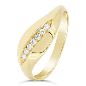 Bague en or jaune sertie de diamants.-Bagues diamants-Marque:Référence: D9.12Métal: Or jauneTitre: 18 caratsPoids du métal: 2,10 GrType de pierre: Diamant(s)Poids: 0,07 CtForme - taille: Taille brillantCouleur: FPureté: SI1Comment choisir sa taille de doigt:cliquer pour découvrir notre guide des tailles imprimable-DIAM'S- -DIAM'S NC
