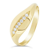 Bague en or jaune sertie de diamants.-Bagues diamants-Marque:Référence: D9.12Métal: Or jauneTitre: 18 caratsPoids du métal: 2,10 GrType de pierre: Diamant(s)Poids: 0,07 CtForme - taille: Taille brillantCouleur: FPureté: SI1Comment choisir sa taille de doigt:cliquer pour découvrir notre guide des tailles imprimable-DIAM'S- -DIAM'S NC