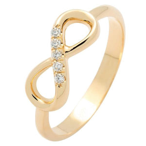 Bague infinity en or jaune sertie de diamants.-Bagues diamants-Marque:Référence: D9.50Métal: Or jauneTitre: 18 caratsPoids du métal: 2,00 GrType de pierre: Diamant(s)Poids: 0,05 CtForme - taille: Taille brillantCouleur: FPureté: SI1Comment choisir sa taille de doigt:cliquer pour découvrir notre guide des tailles imprimable-DIAM'S- -DIAM'S NC