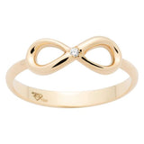 Bague infinity en or jaune sertie d'un diamant.-Bagues diamants-Marque:Référence: D9.49Métal: Or jauneTitre: 18 caratsPoids du métal: 2,20 GrType de pierre: Diamant(s)Poids: 0,01 CtForme - taille: Taille brillantCouleur: FPureté: SI1Comment choisir sa taille de doigt:cliquer pour découvrir notre guide des tailles imprimable-DIAM'S- -DIAM'S NC