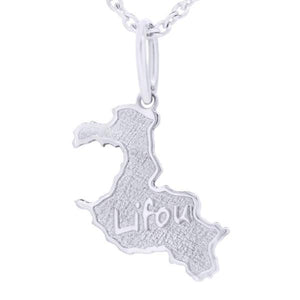Pendentif carte de Lifou en argent.-Pendentifs carte du caillou et des iles-Marque:Référence: L5.47-AMétal: ArgentTitre: 925Poids du métal: 0,40 Gr-DIAM'S- -DIAM'S NC