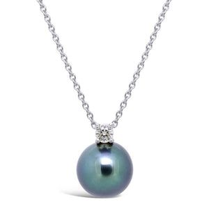 Pendentif en or blanc serti d'un diamant et perle de Tahiti.-Pendentifs & Colliers perle et diamants-Marque:0Référence: D3.146-OBMétal: Or blancTitre: 18 caratsPoids du métal: 0,20 GrType de pierre: Diamant(s)Poids: 0,10 CtForme - taille: Taille brillantCouleur: FPureté: SI1-DIAM'S- D3.146-OB-DIAM'S NC