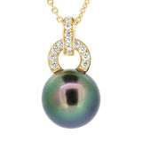 Pendentif en or jaune serti de diamants et perle de Tahiti 10.6 mm-Pendentifs & Colliers perle et diamants-Marque:Référence: D3.40/174Métal: Or jauneTitre: 18 caratsPoids du métal: 0,60 GrType de pierre: Perle(s) de TahitiForme - taille: Semi rondePureté: AType de pierre (2): Diamant(s)Poids (2): 0,14 CtForme - taille (2): Taille brillantCouleur (2): FPureté (2): SI1-DIAM'S- -DIAM'S NC