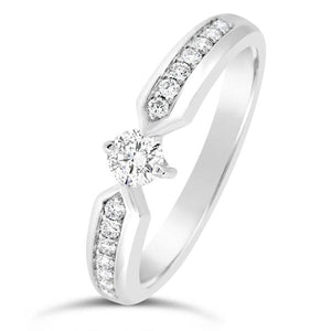 Solitaire en or blanc serti de diamants.-Solitaires accompagnés-Marque:Référence: D0.75-OBMétal: Or blancTitre: 18 caratsPoids du métal: 2,60 GrType de pierre: Diamant(s)Poids: 0,15 CtForme - taille: Taille brillantCouleur: FPureté: SI1Type de pierre (2): Diamant(s)Poids (2): 0,14 CtForme - taille (2): Taille brillantCouleur (2): FPureté (2): SI1Comment choisir sa taille de doigt:cliquer pour découvrir notre guide des tailles imprimable-DIAM'S- -DIAM'S NC