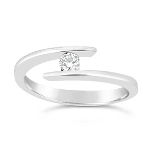 Solitaire en or blanc serti d'un diamant.-Solitaires-Marque:Référence: D0.67-OBMétal: Or blancTitre: 18 caratsPoids du métal: 3,60 GrType de pierre: Diamant(s)Poids: 0,10 CtForme - taille: Taille brillantCouleur: FPureté: SI1Comment choisir sa taille de doigt:cliquer pour découvrir notre guide des tailles imprimable-DIAM'S- -DIAM'S NC
