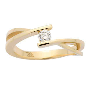 Solitaire en or jaune serti d'un diamant.-Solitaires-Marque:Référence: D0.46Métal: Or jauneTitre: 18 caratsPoids du métal: 3,20 GrType de pierre: Diamant(s)Poids: 0,15 CtForme - taille: Taille brillantCouleur: FPureté: SI1Comment choisir sa taille de doigt:cliquer pour découvrir notre guide des tailles imprimable-DIAM'S- -DIAM'S NC